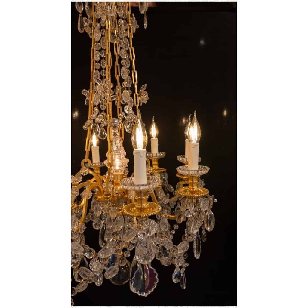 Lustre Marie-Antoinette de style Louis XVI en bronze ciselé et doré à décor de cristal signé Baccarat vers 1890 10