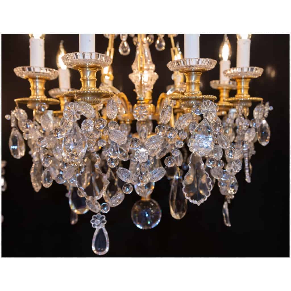 Lustre Marie-Antoinette de style Louis XVI en bronze ciselé et doré à décor de cristal signé Baccarat vers 1890 11