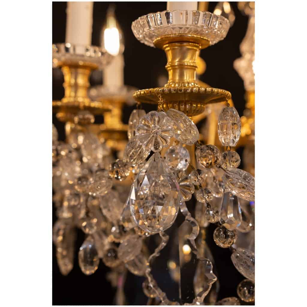 Lustre Marie-Antoinette de style Louis XVI en bronze ciselé et doré à décor de cristal signé Baccarat vers 1890 13
