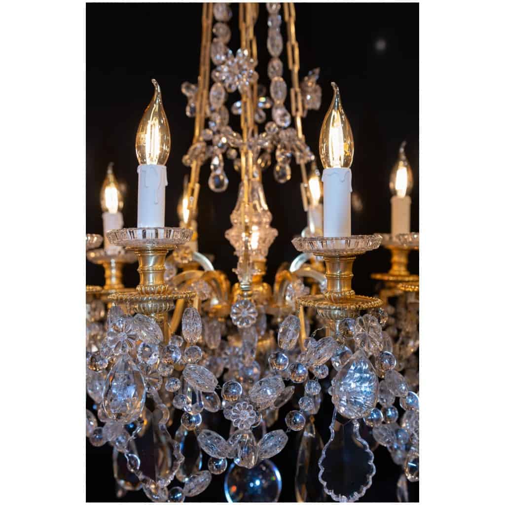 Lustre Marie-Antoinette de style Louis XVI en bronze ciselé et doré à décor de cristal signé Baccarat vers 1890 14