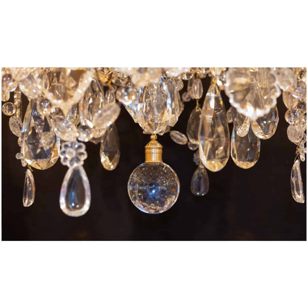 Lustre Marie-Antoinette de style Louis XVI en bronze ciselé et doré à décor de cristal signé Baccarat vers 1890 15