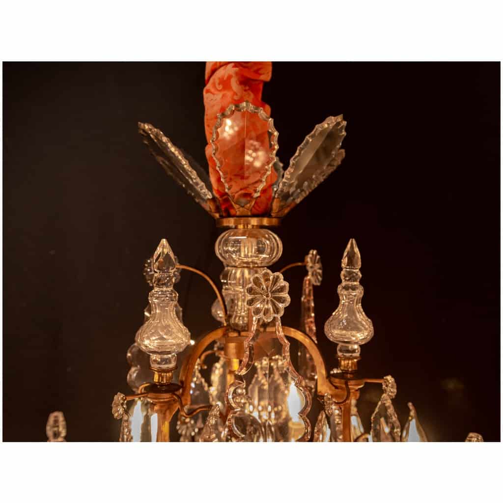 Lustre de style Louis XV en bronze doré et décor de cristal taillé signé par les Cristalleries de Baccarat vers 1880 4