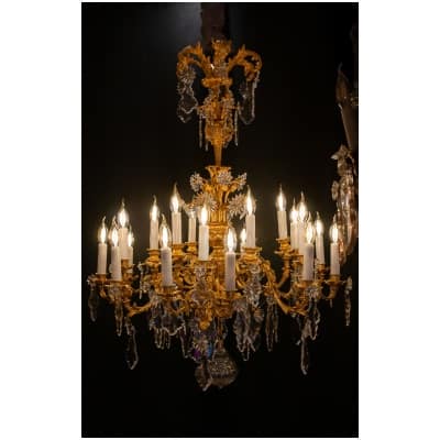 Important lustre en bronze ciselé et doré de feuillages rocailles et beau décor de cristal taillé d’époque Napoléon III vers 1850-1870