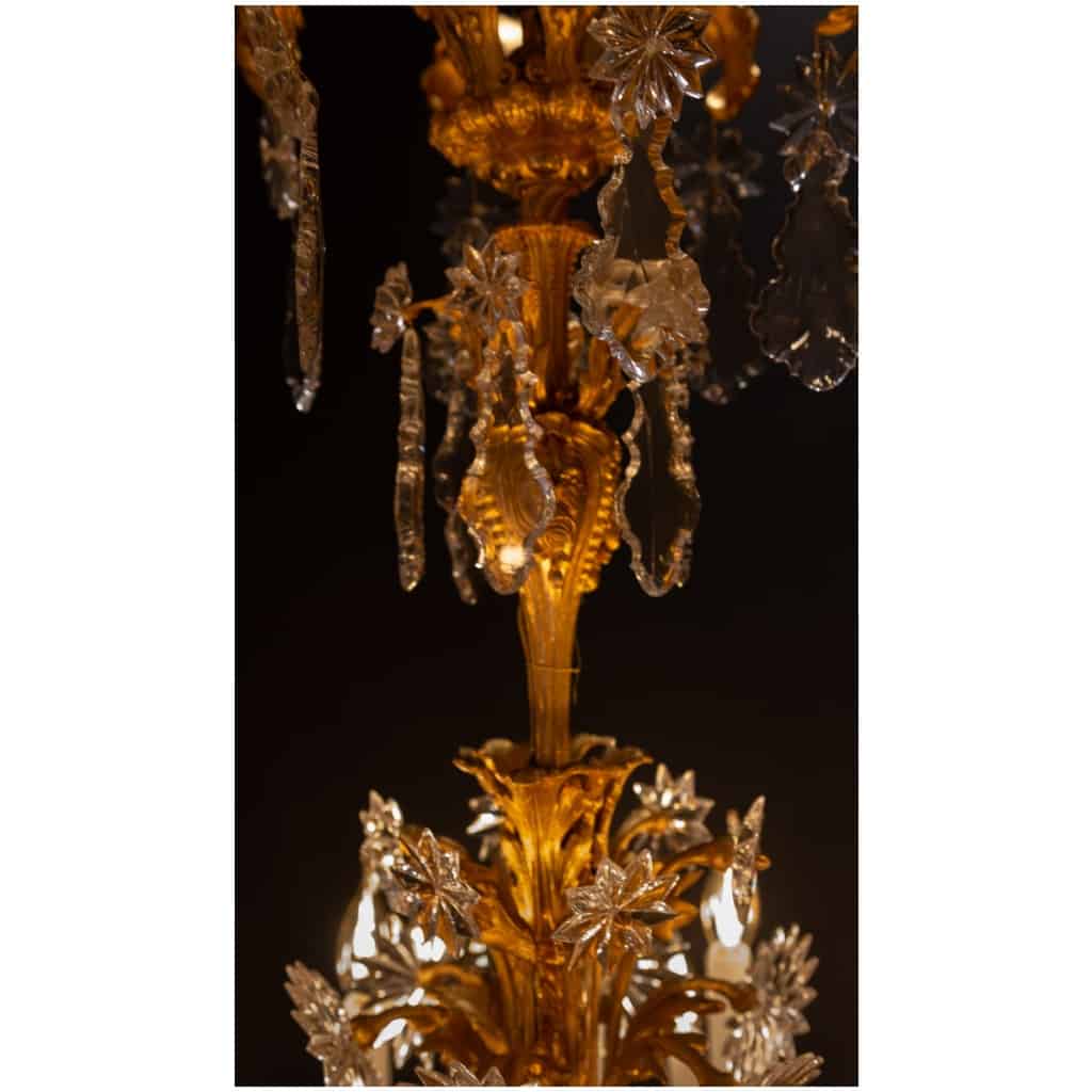 Important lustre en bronze ciselé et doré de feuillages rocailles et beau décor de cristal taillé d’époque Napoléon III vers 1850-1870 5