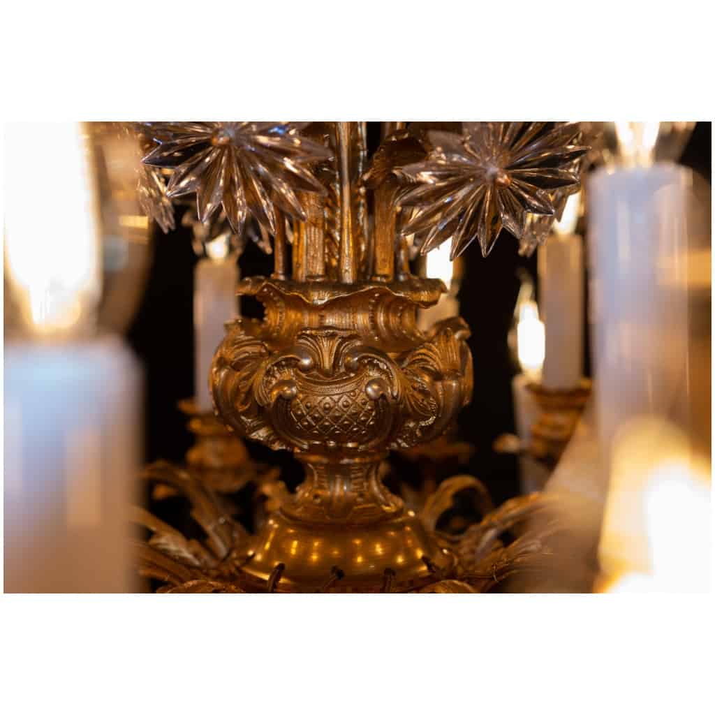 Important lustre en bronze ciselé et doré de feuillages rocailles et beau décor de cristal taillé d’époque Napoléon III vers 1850-1870 7