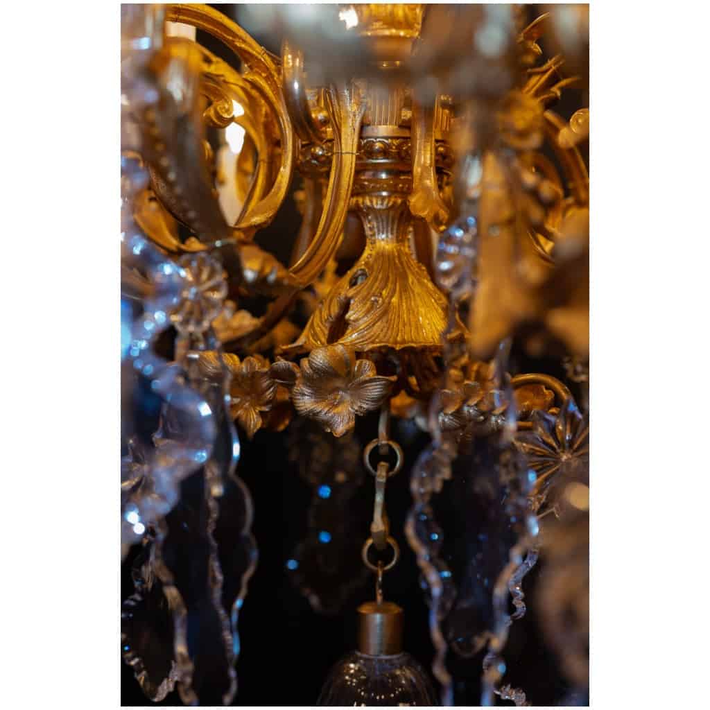 Important lustre en bronze ciselé et doré de feuillages rocailles et beau décor de cristal taillé d’époque Napoléon III vers 1850-1870 11
