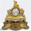 Pendule en bronze doré au mercure au décor de Cupidon avec deux tourterelles, avec plaques de porcelaine, mouvement avec suspension à fil de soie, haut. 28 cm, sur base bois doré, (Mi. XIXe) 5