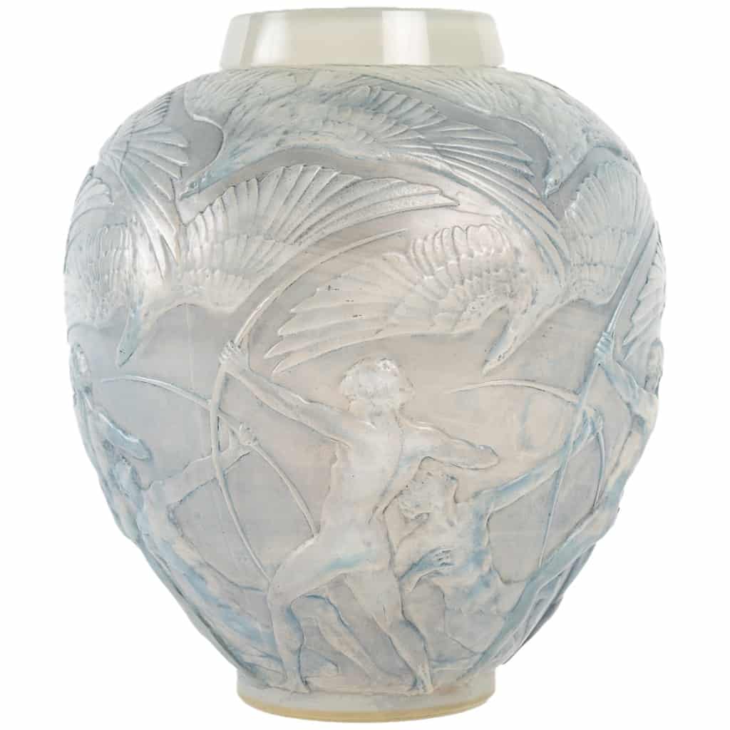 René LALIQUE : Vase « ARCHERS » Opalescent 3