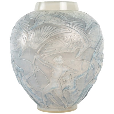 René LALIQUE : Vase « ARCHERS » Opalescent