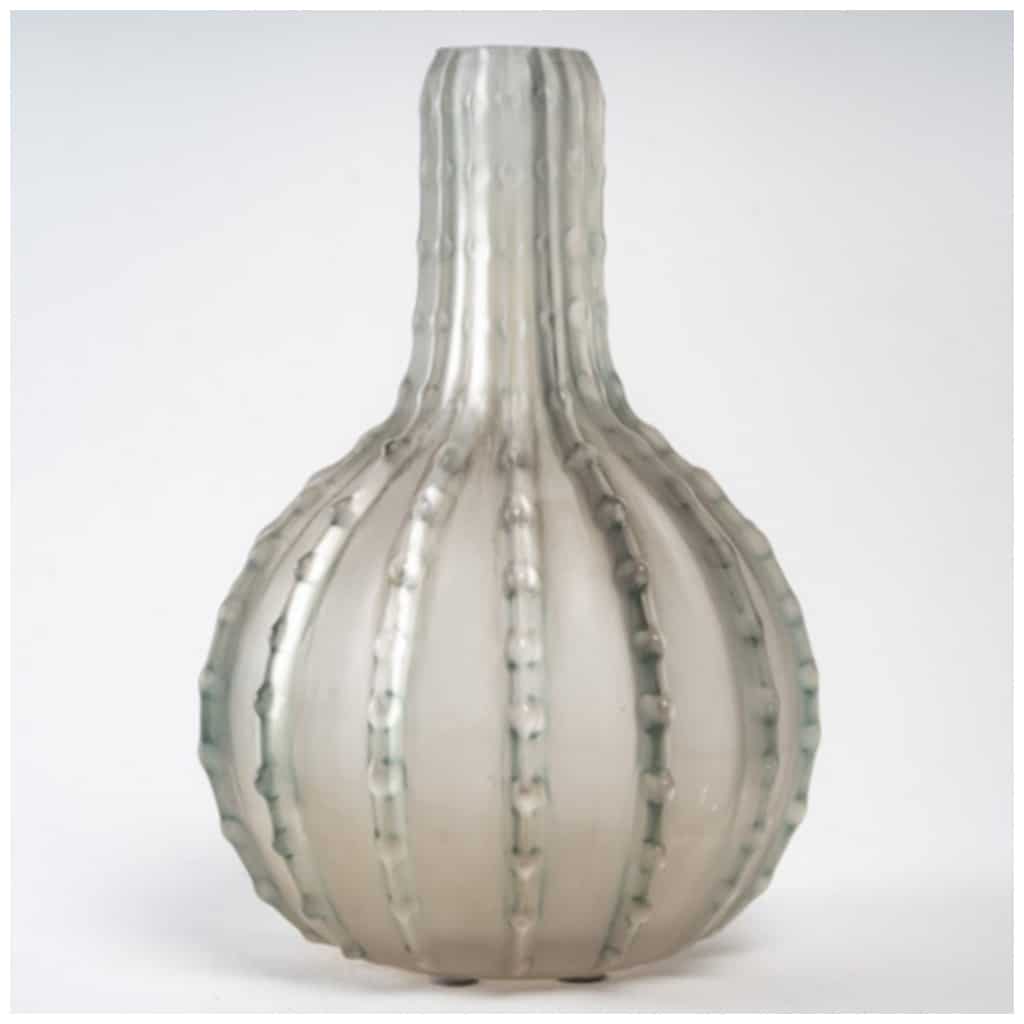 René Lalique: "Serrated" Vase 1912 4