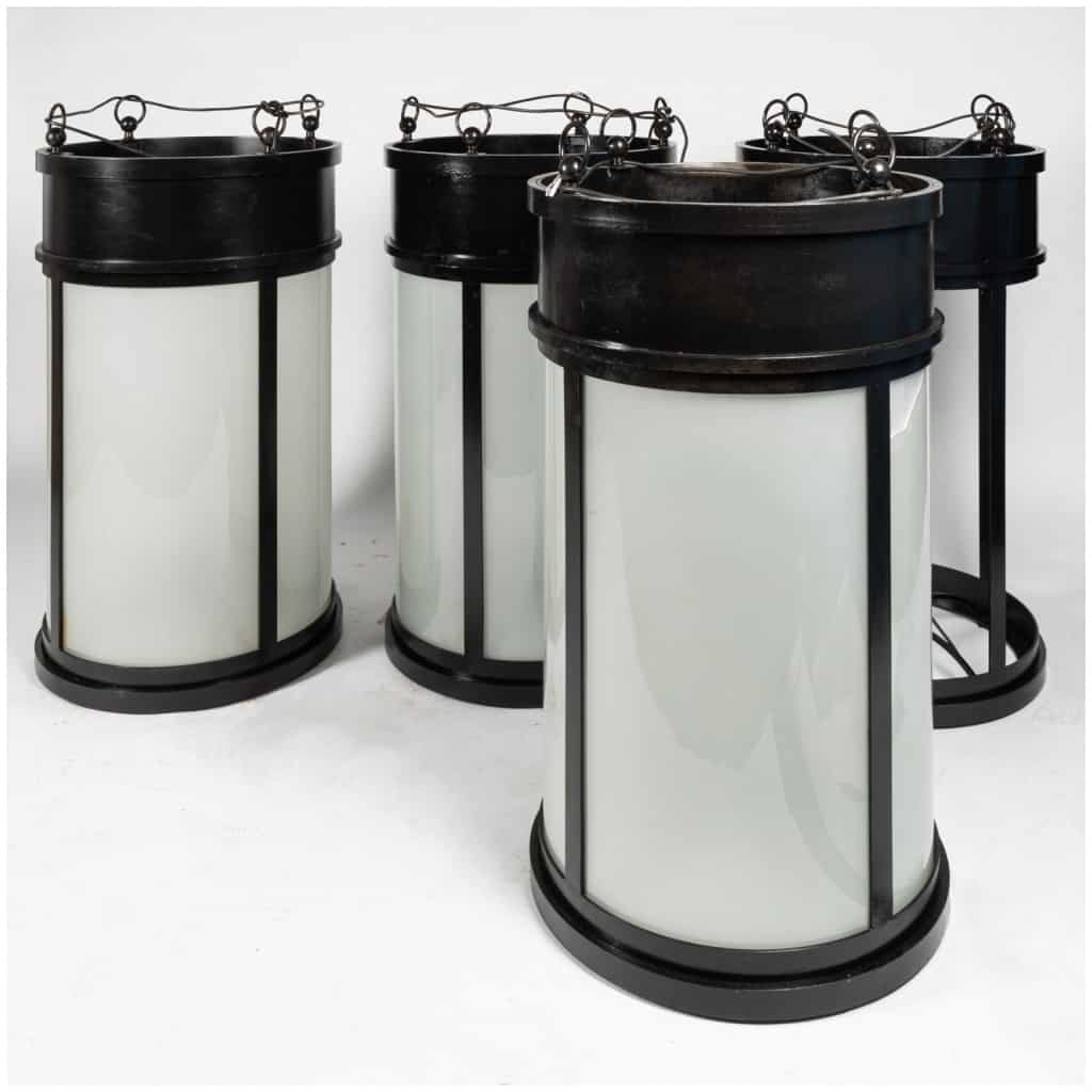 Série de 4 lanternes en fonte de fer et verre sablé, XXe 6