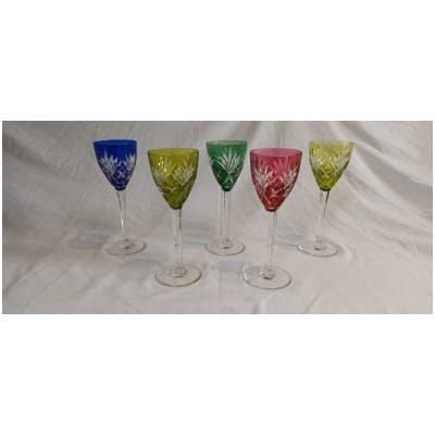 5 Verres Saint Louis de couleur modèle CHANTILLY. un verre vendu, reste 4 verres
