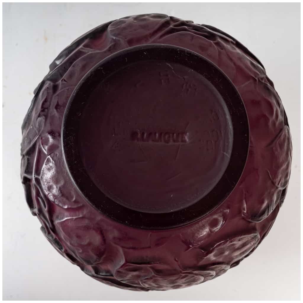 René Lalique: Amethyst-tinted "Pope's Coin" Vase -1914 7