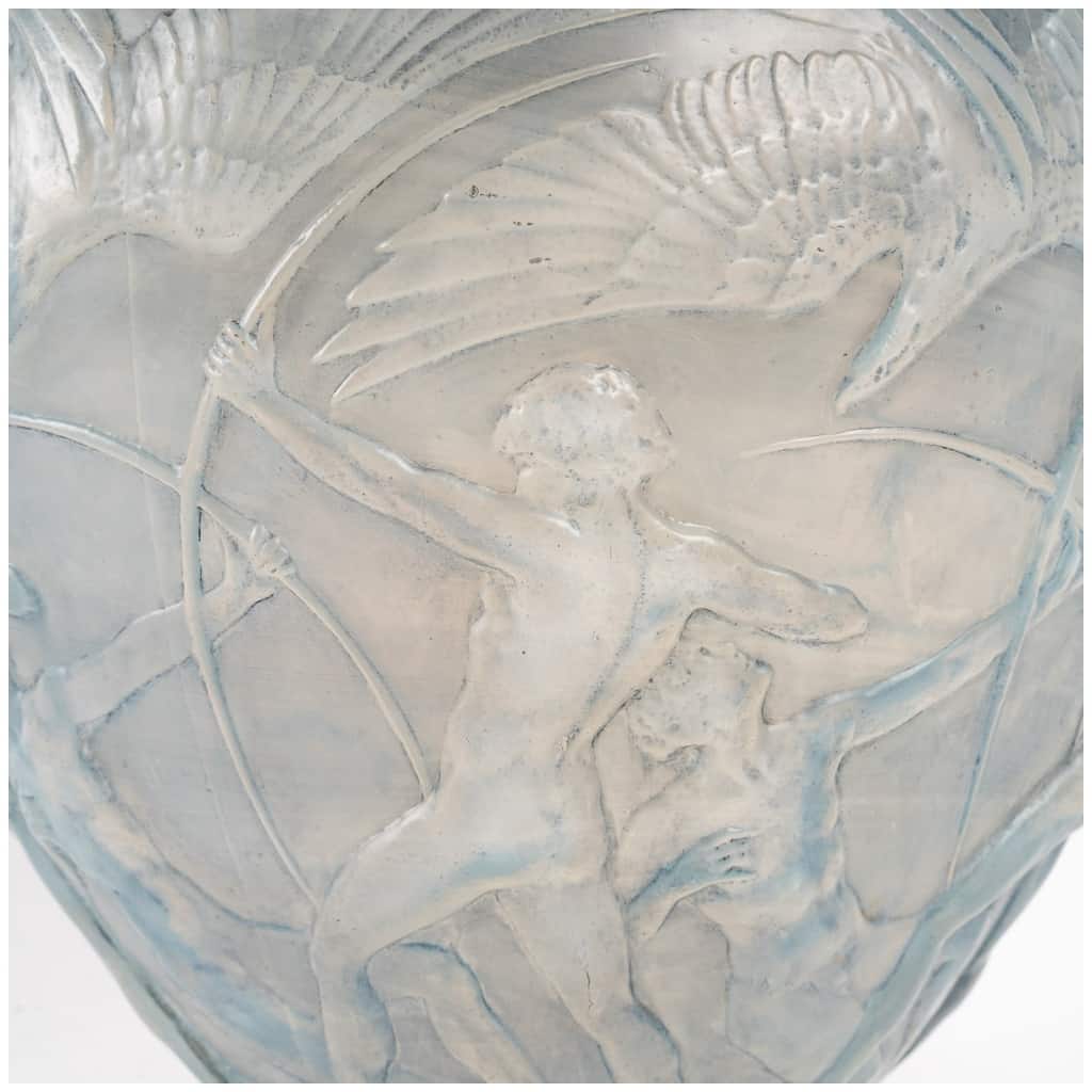 René LALIQUE : Vase « ARCHERS » Opalescent 8