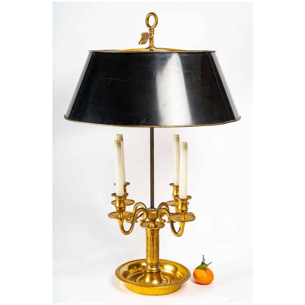 Grande lampe bouillotte en bronze doré de style Louis XVI. 3
