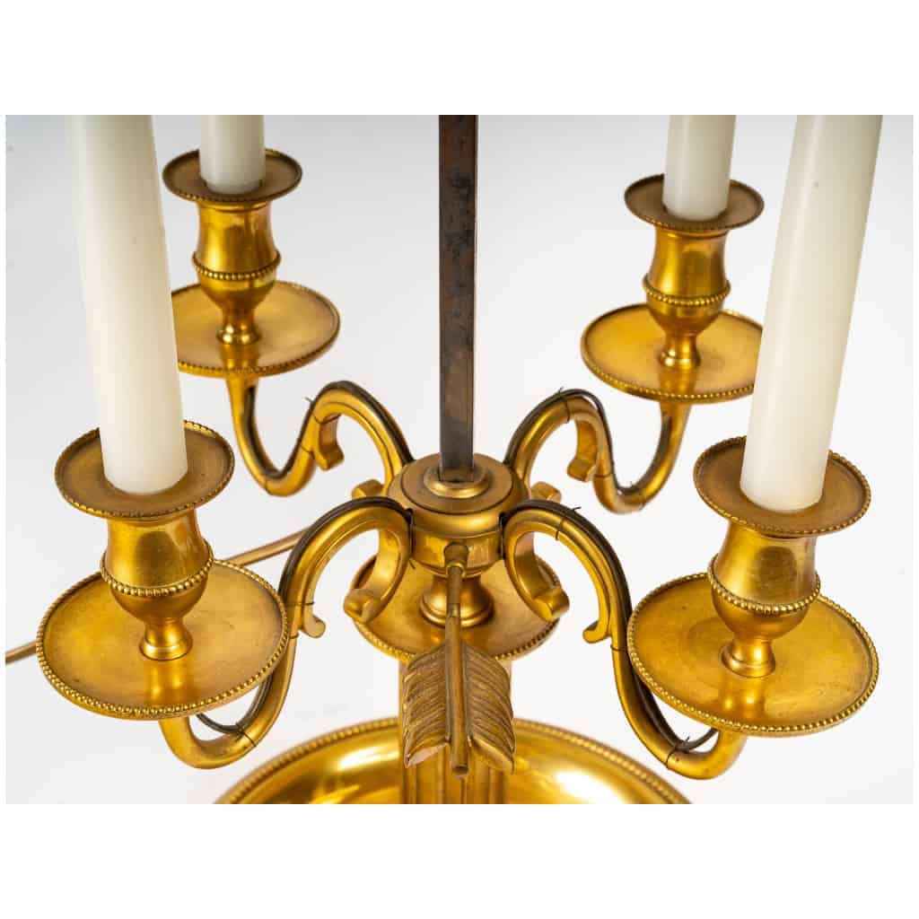 Grande lampe bouillotte en bronze doré de style Louis XVI. 5