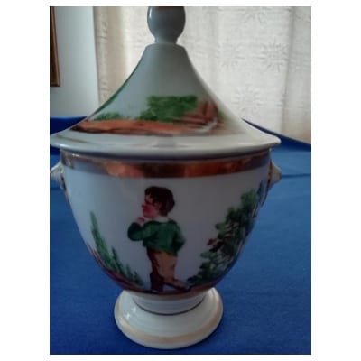 sucrier en porcelaine VIEUX PARIS. Jeux d’enfants