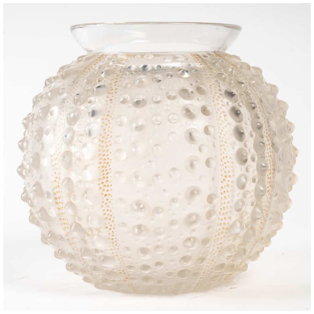 René Lalique (1860 -1945) : Vase boule modèle «Oursin» 4