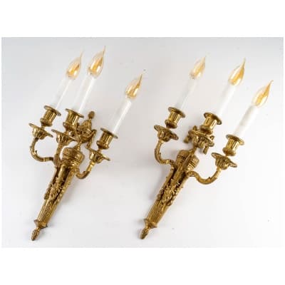 Pair of chiseled and gilt bronze sconces, Louis period XVI to 1780
