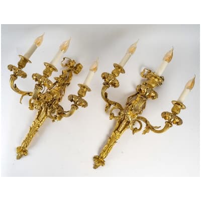 Importante paire d’appliques de style Louis XVI en bronze ciselé et doré vers 1850