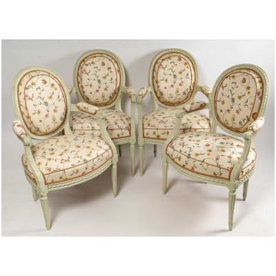 Claude Gorgu – Quatre fauteuils en hêtre laqué époque Louis XVI vers 1790 provenant de l’Hôtel de Jarnac