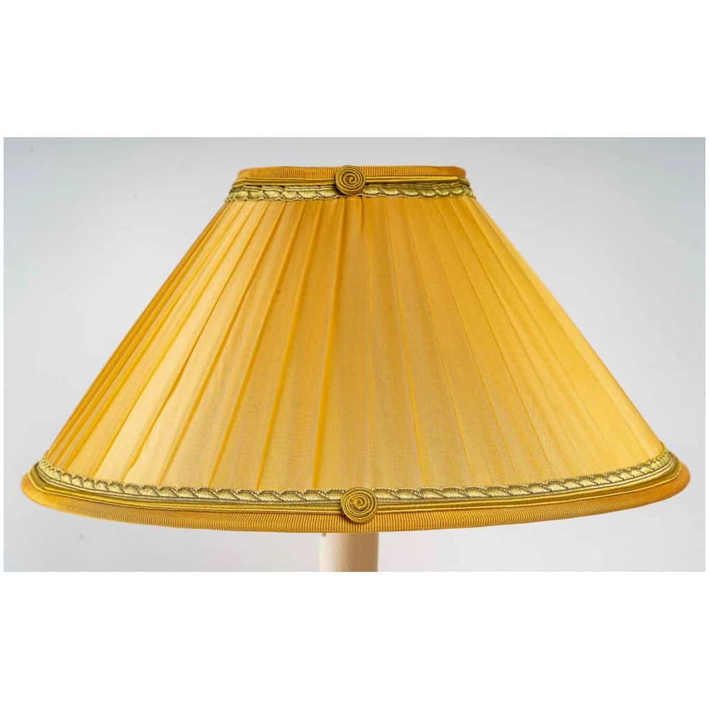 Paire de flambeaux en bronze ciselé et doré montés en lampes d’époque Louis XVI 5