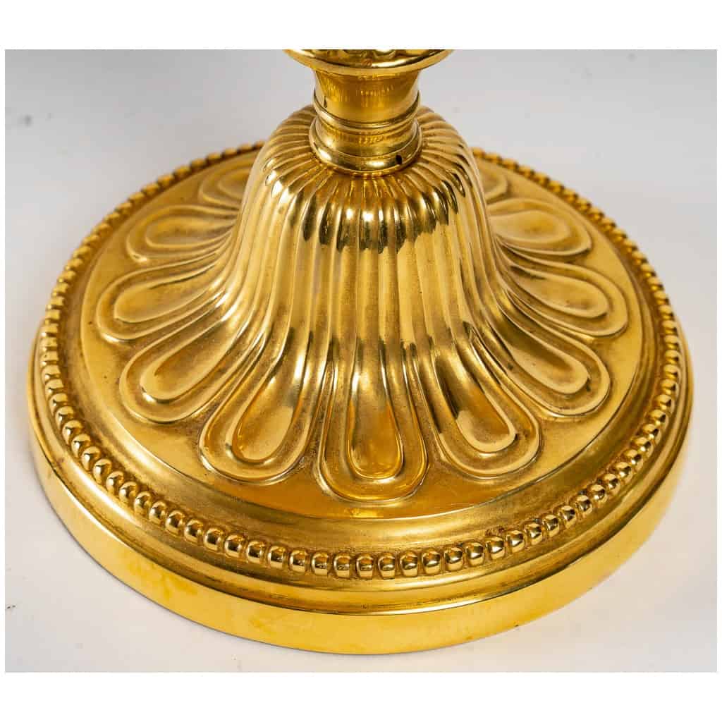 Paire de flambeaux en bronze ciselé et doré montés en lampes d’époque Louis XVI 8