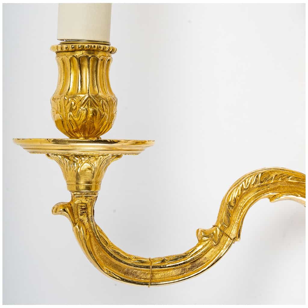Paire d’appliques à deux bras de lumière en bronze ciselé et doré fin d’époque Louis XVI 6