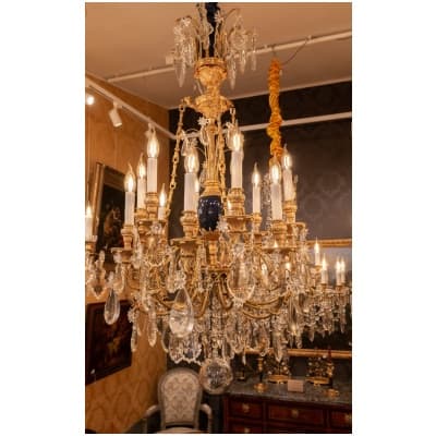 Lustre de style Louis XVI en bronze ciselé et doré à décor de cristal taillé vers 1870