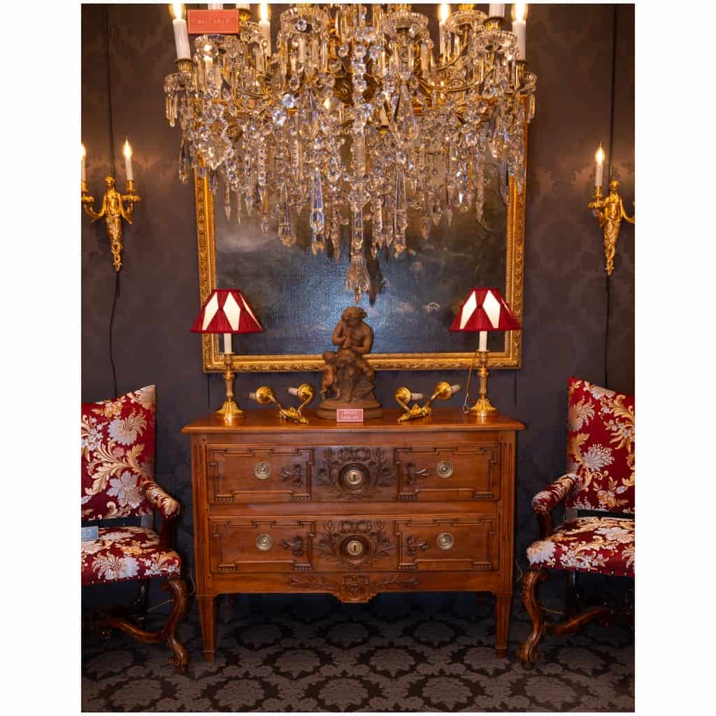 Provence époque Louis XVI Commode de mariage en noyer sculpté d’un coeur 9