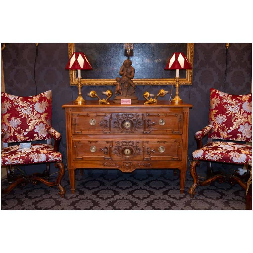 Provence époque Louis XVI Commode de mariage en noyer sculpté d’un coeur 12