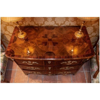 Commode du Dauphiné à marqueterie de cœurs d’époque Louis XIV vers 1710-1715