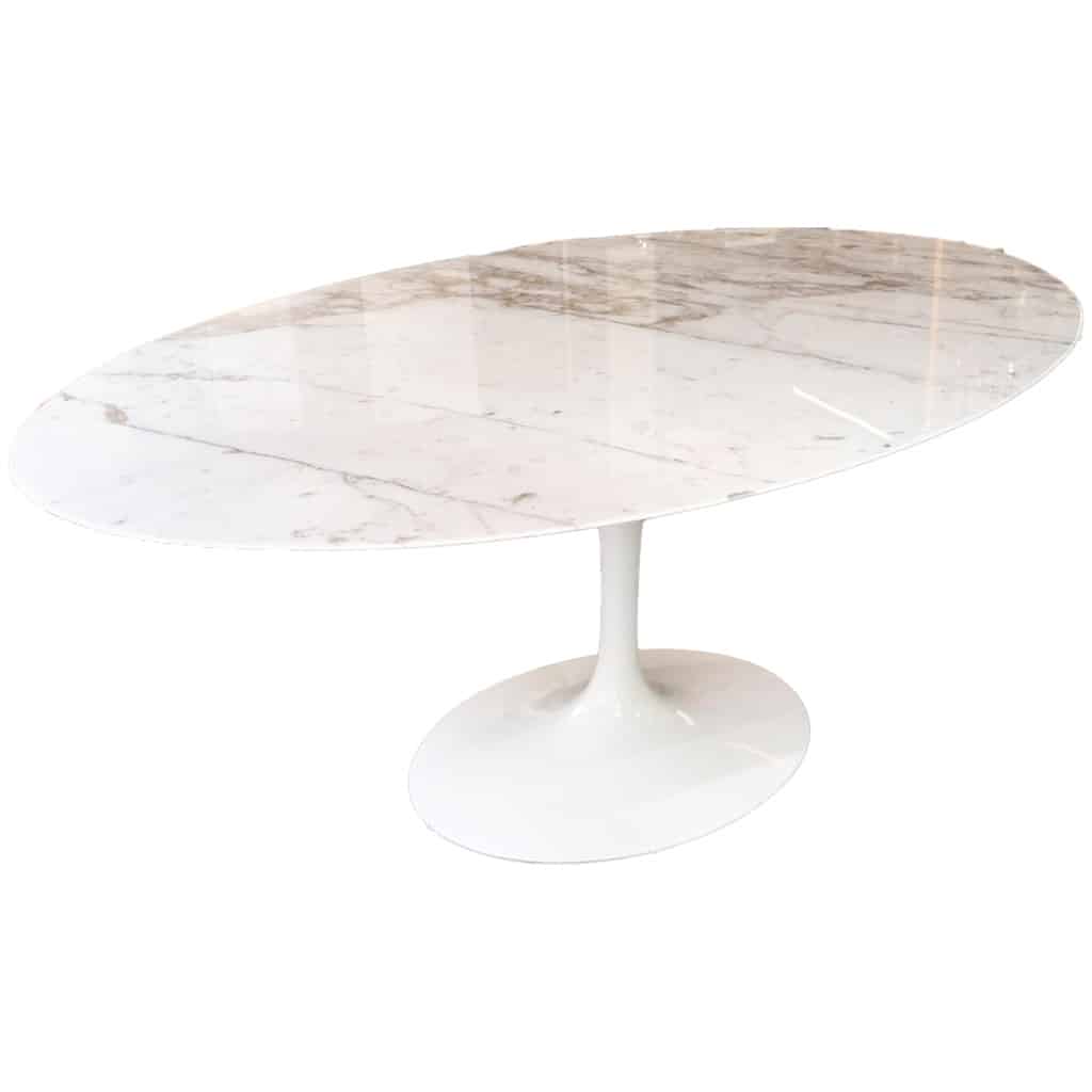 Eero Saarinen pour Knoll : Table « Tulip ovale » en marbre calacatta oro 3