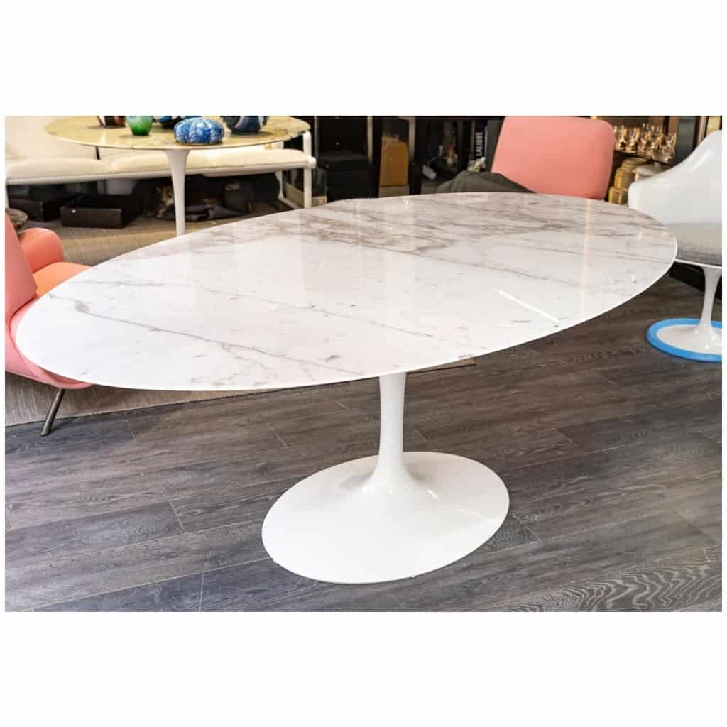 Eero Saarinen pour Knoll : Table « Tulip ovale » en marbre calacatta oro 4