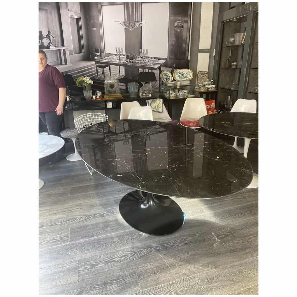 Saarinen & Knoll International: Table « tulipe », marbre marquina et rilsan noir 5