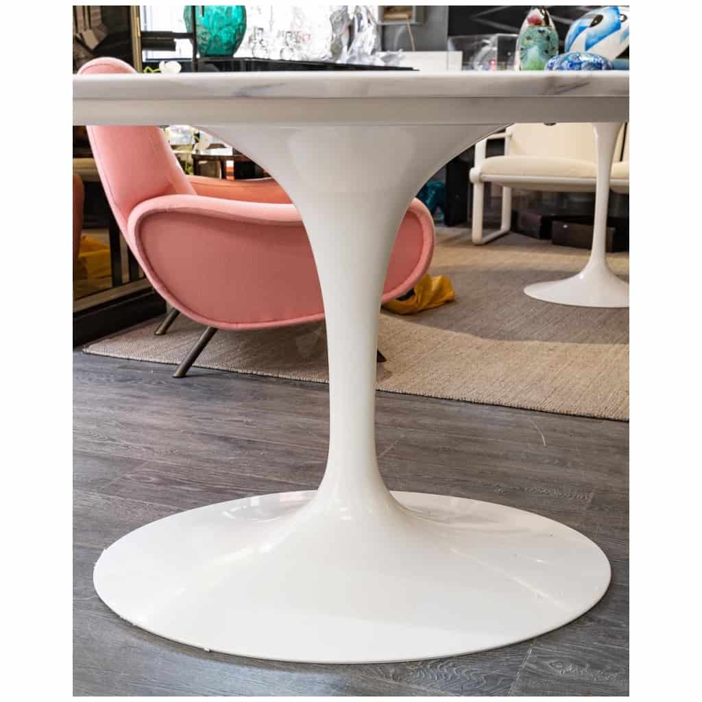 Eero Saarinen pour Knoll : Table « Tulip ovale » en marbre calacatta oro 7