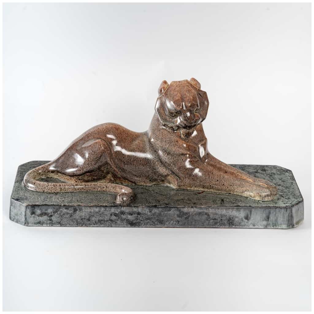 Sculpture « Lionne se léchant » par Marcel Guillard et Maurice Prost 3