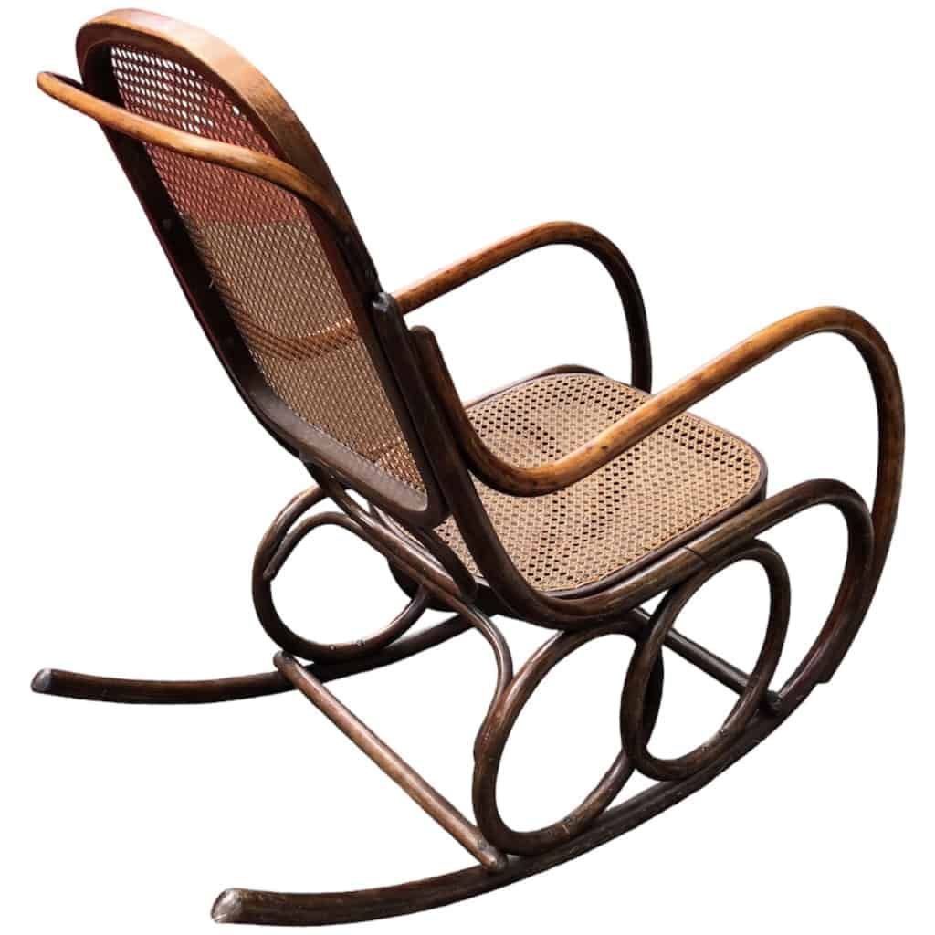 ROCKING CHAIR estampillé Thonet en hêtre courbé 1900. 8