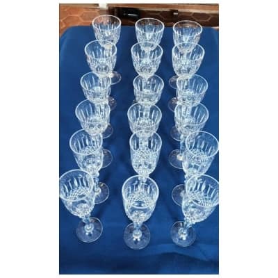 18 glasses in Lorraine crystal, beautiful model, price for the set