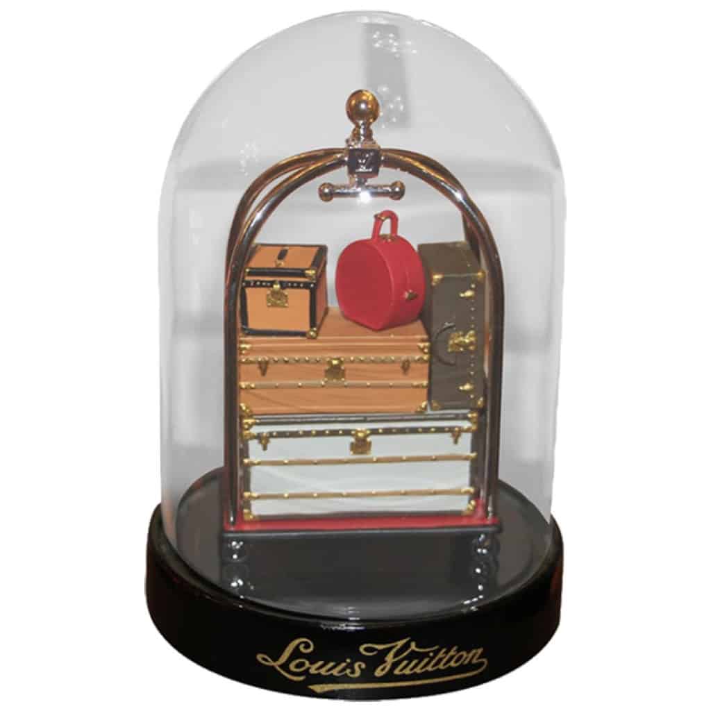 “La malle et le chariot à sacs” Dôme Louis Vuitton, Boule à neige Louis Vuitton, 3