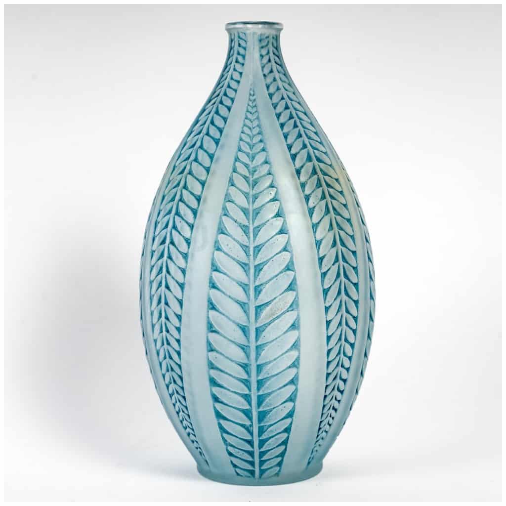 1921 René Lalique – Vase Acacia Verre Blanc Patiné Bleu 3