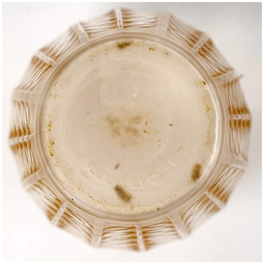 1924 René Lalique – Vase Tournai Verre Blanc Patiné Sépia 7