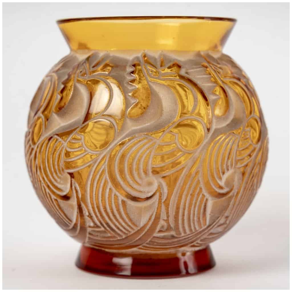 1931 René Lalique – Vase Le Mans Verre Jaune Ambre Patiné Beige 4