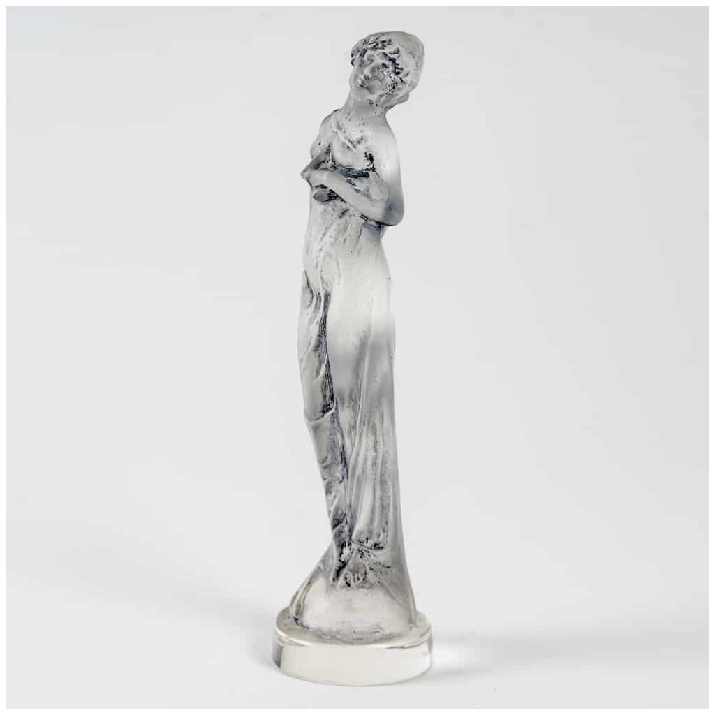 1912 René Lalique – Statuette Moyenne Voilée Verre Blanc Patiné Bleu 4