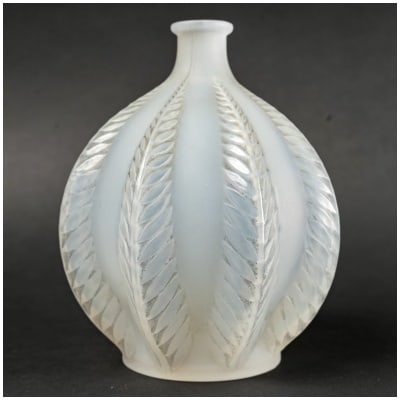 1924 René Lalique – Vase Malines Verre Opalescent Patiné Gris