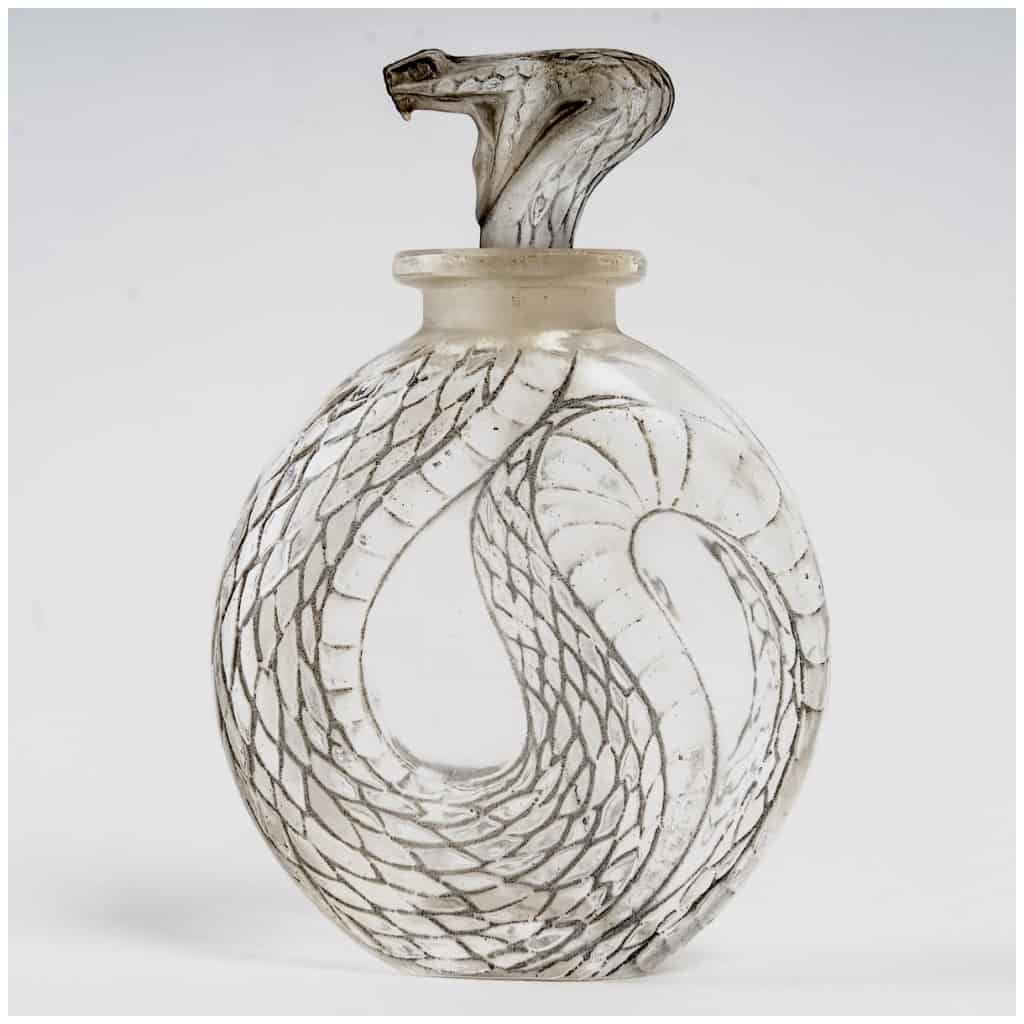 1920 René Lalique – Flacon Serpent Verre Blanc Patiné Gris 3
