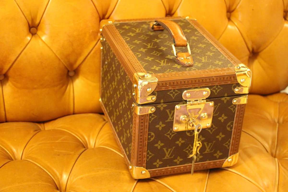 Sending out this Vintage Louis Vuitton Vanity Case with a new