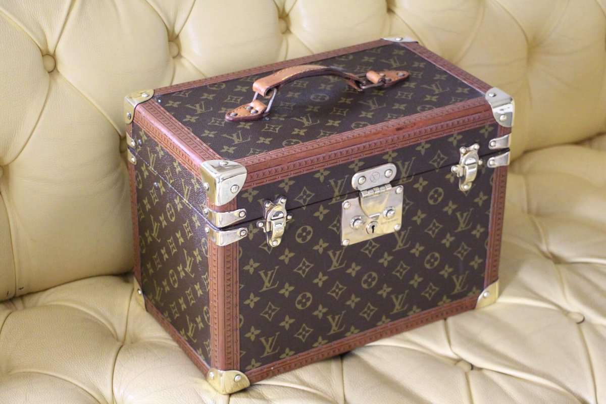 Louis Vuitton vanity case, Louis Vuitton jewelry box, Louis Vuitton box -  Les Puces de Paris Saint-Ouen