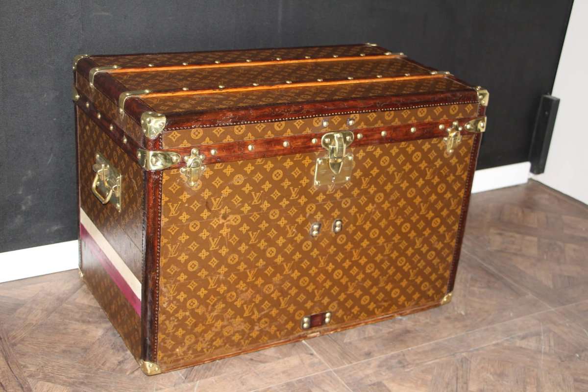 Old Louis Vuitton trunk 75 cm from the 1920s - Les Puces de Paris Saint-Ouen