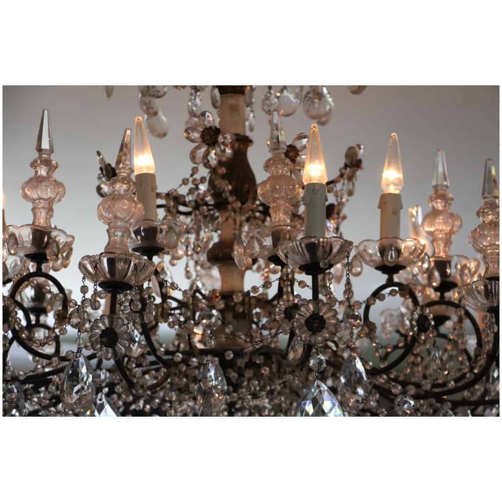 Italian chandelier with crystal pendants and carved wood from the 19th century 19